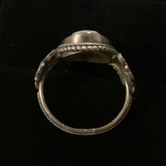 Vintage Sterling Silver Cameo size 8 ring - Picture 2 of 4